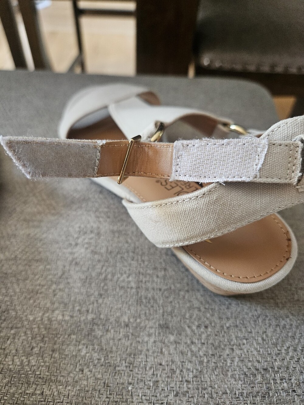 NWOT Aerosoles Light Beige T-Strap Sandals with Gold Accents - Picture 5 of 8